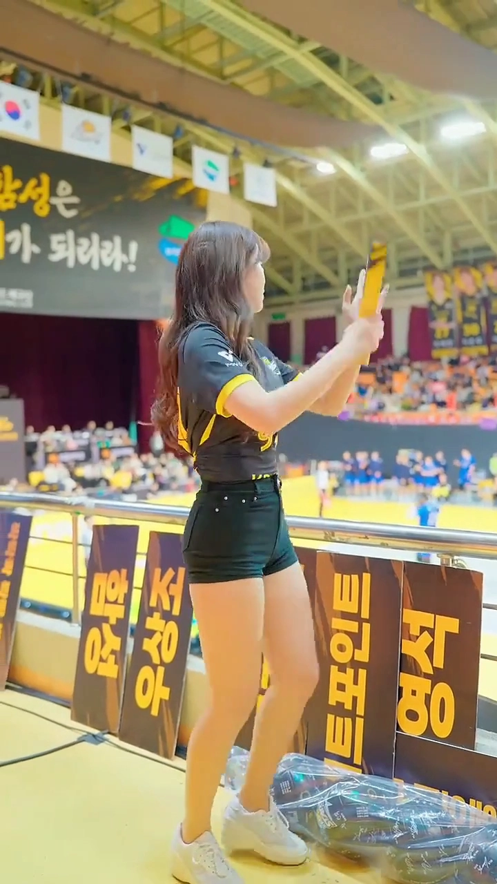 치어리더 김도아 슴무빙 핫팬츠 입고 격하게 흔드는 미드