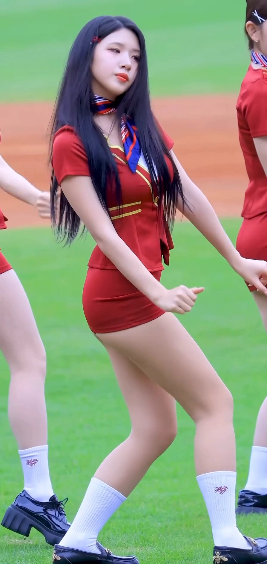 치어리더 염세빈 엉밑살 짧은 빨간 승무원 의상 찰떡