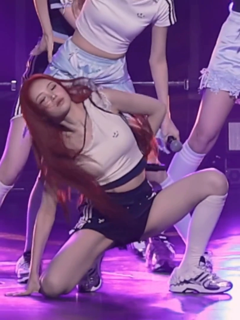 하투하 이안 허벅지 초미니 입고 바닥안무중 쩍벌