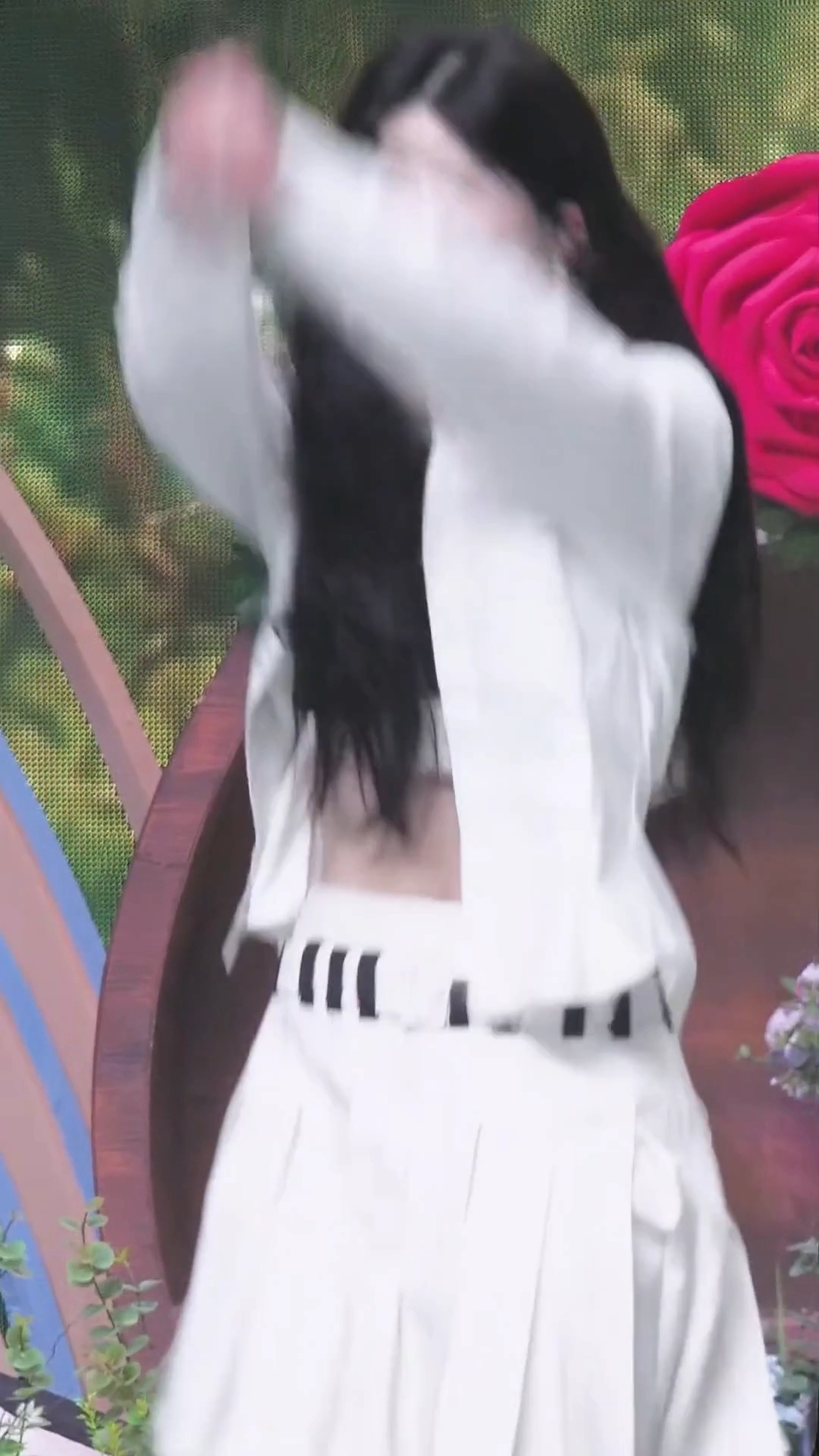 엔믹스 해원 엉벅지 테니스치마 입고 턴 돌며 속바지