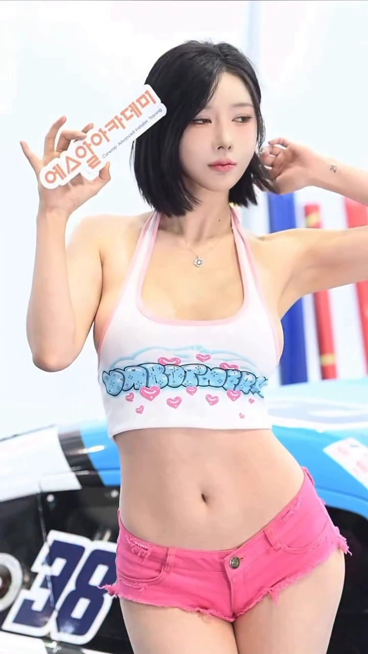 허리라인이 예술이네