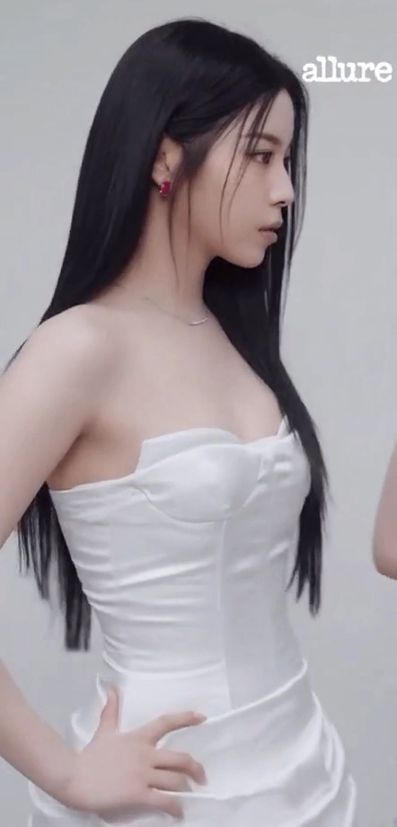 엔믹스 규진 겨드랑이 오프숄더 드레스 뽀얀 윗슴골