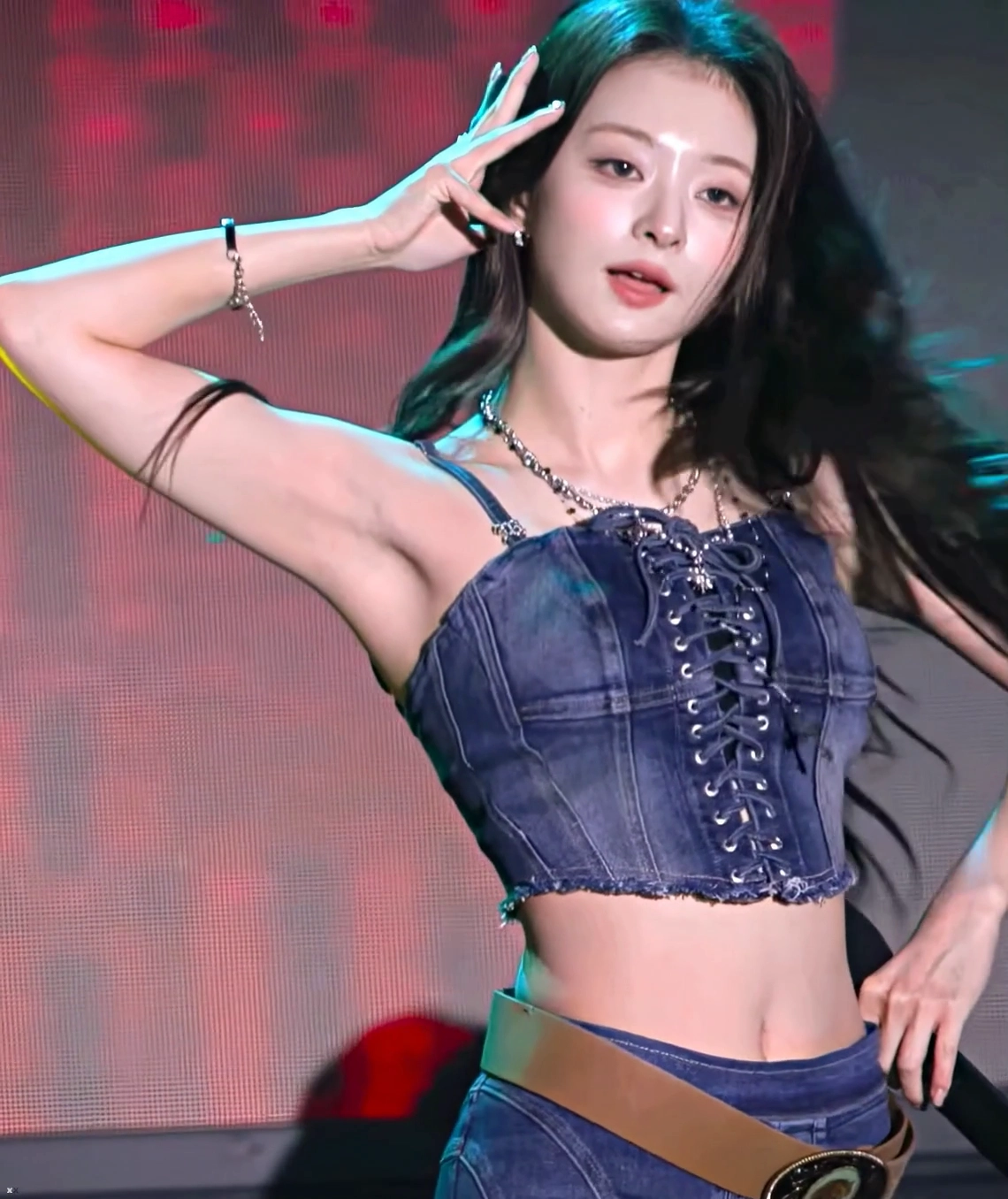 프나 이나경 코르셋 페로몬 뿜는 야드랑이에 청바지핏