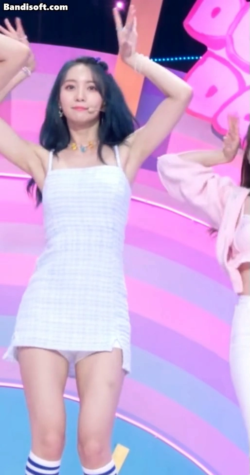오마이걸 유빈 시원한 끈원피스 겨드랑이 들며 바운스