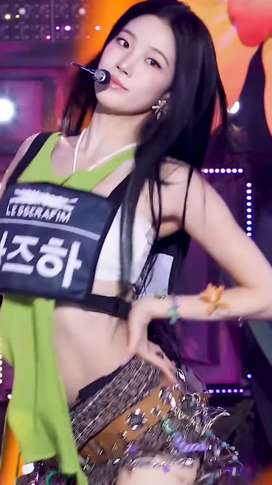 카즈하 끈홀터넥 리허설중 야꼽 11자 복근 과시