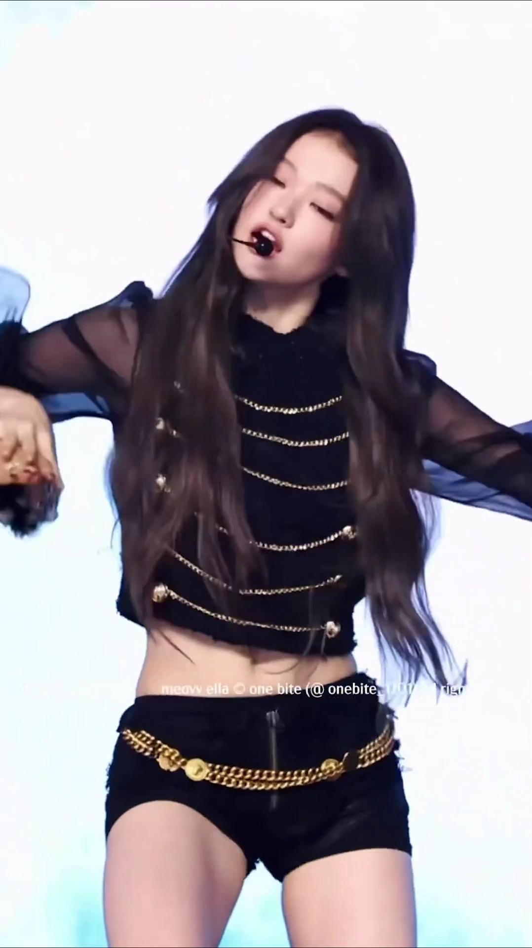 미야오 엘라 응원단룩 복부 배꼽 그리고 허벅지 엉밑살
