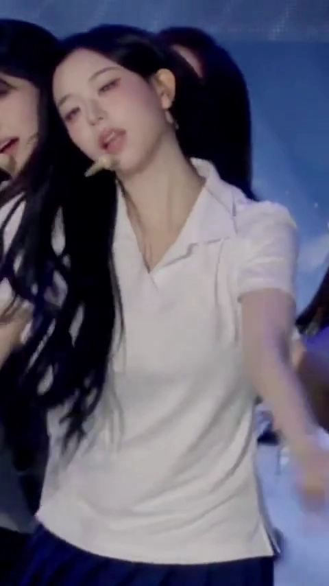 트리플에스 김채연 순백색 묵직한 카라티 출렁이는 무빙