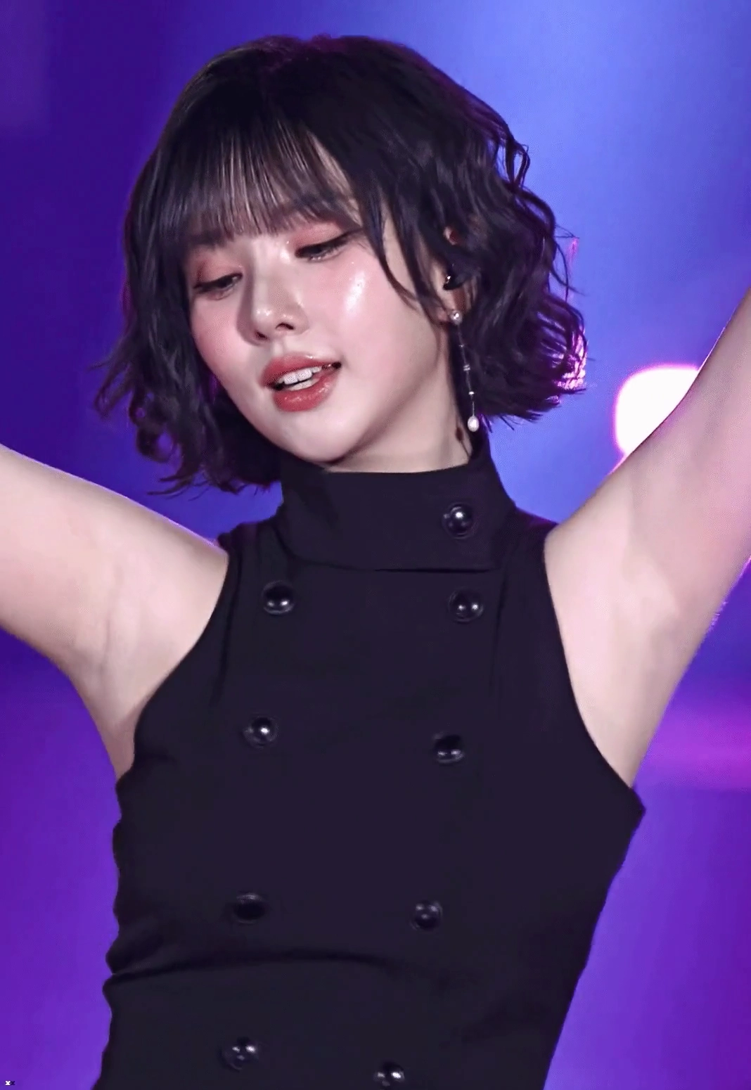 비비지 은하 홀터넥 민소매  야드랑이 페로몬