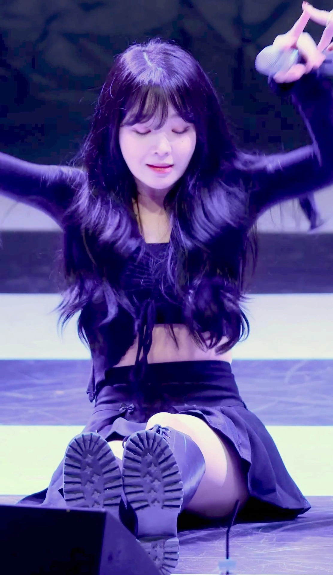 오마이걸 승희 테니스치마 입고 바닥안무 엉벅지