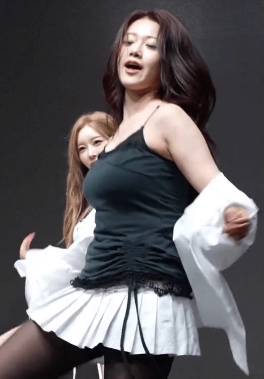 클라씨 원지민 레이스 캐미솔 묵직한 가슴 검스