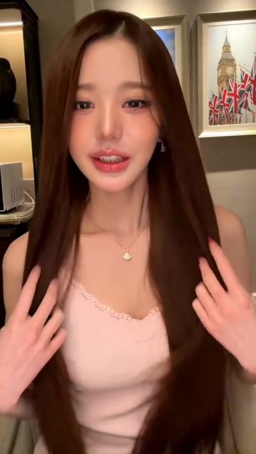 장원영 레이스 나시 검정 브라끈 윗슴골 페로몬