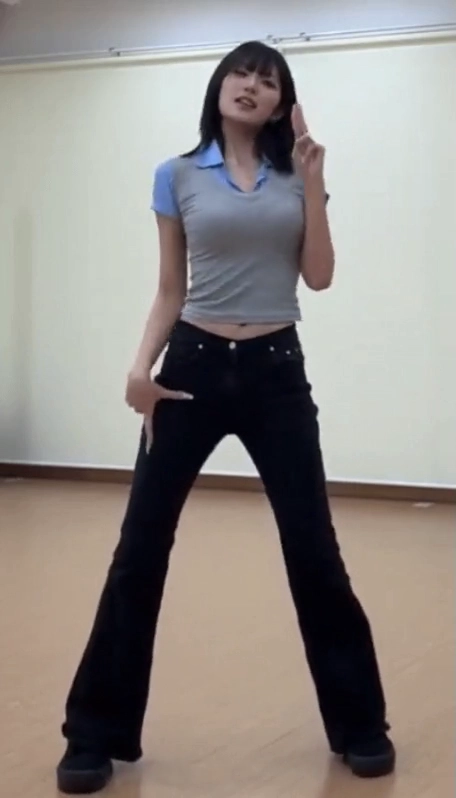 하이키 옐 카라티 입고 챌린지 찍는중 슴무빙