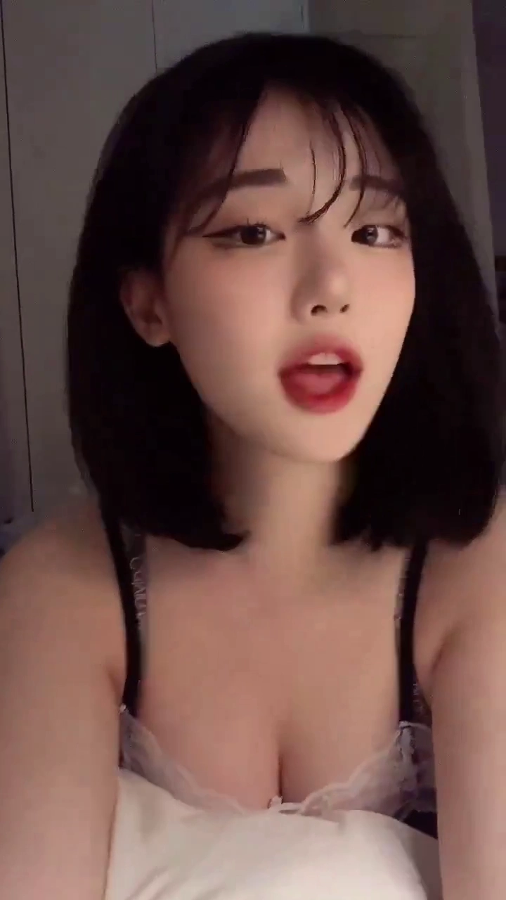QWER 히나 냥뇽녕냥 시절 아찔한 가슴골