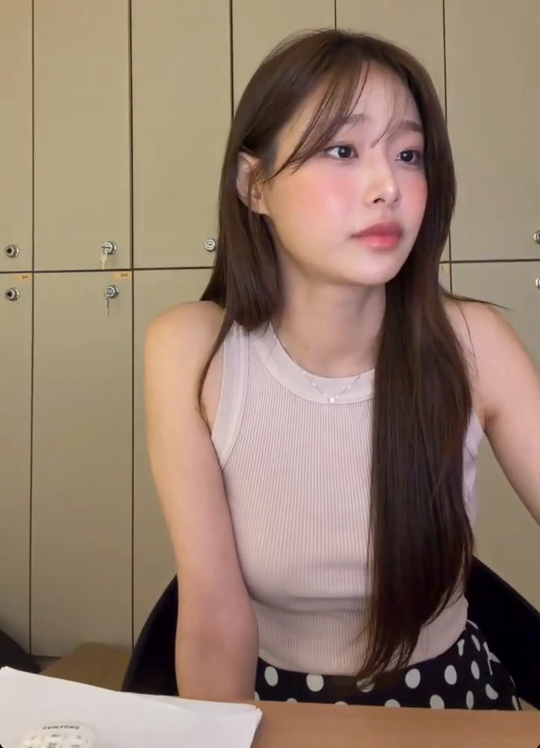 츄 민소매 야드랑이 오프숄더 페로몬
