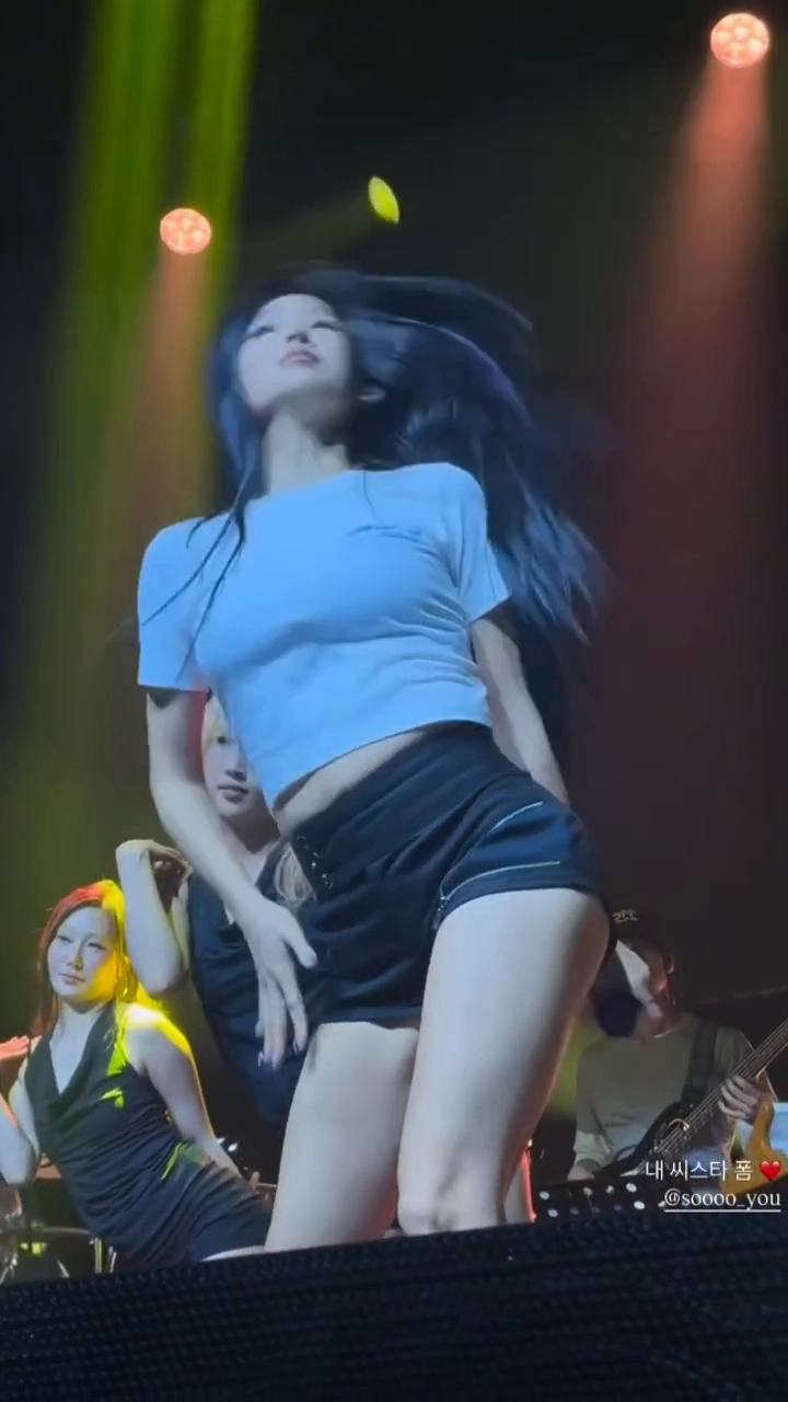 소유 핫팬츠 건강미 넘치는 탄탄한 밑벅지
