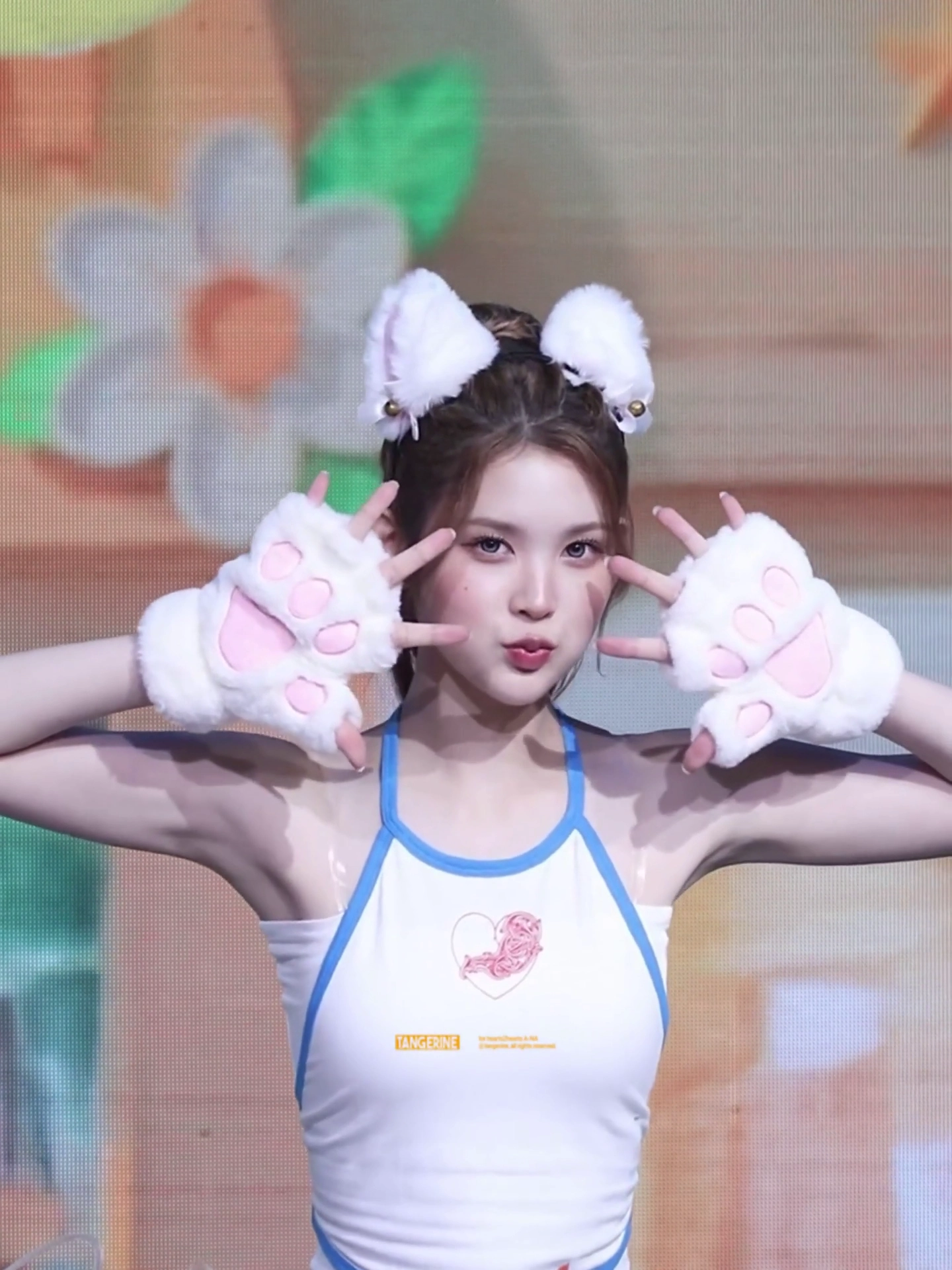 하투하 에이나 시원한 홀터넥 겨드랑이 페로몬
