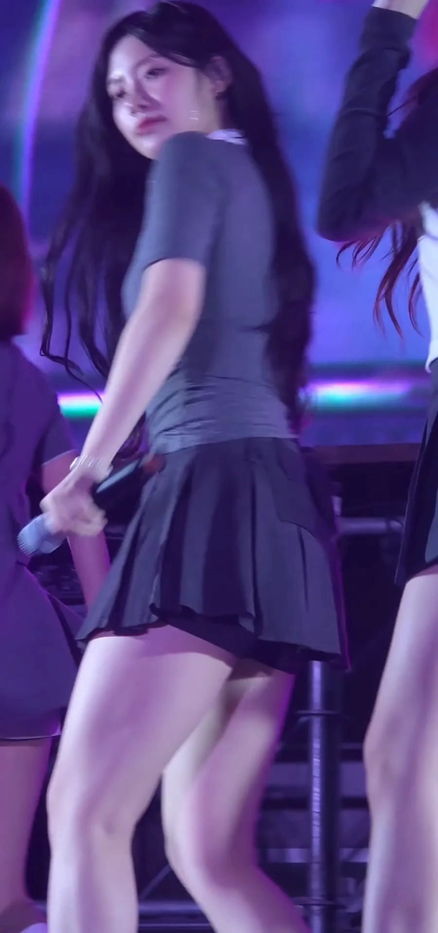 리센느 리브 회색 교복치마 건강미 넘치는 꿀벅지