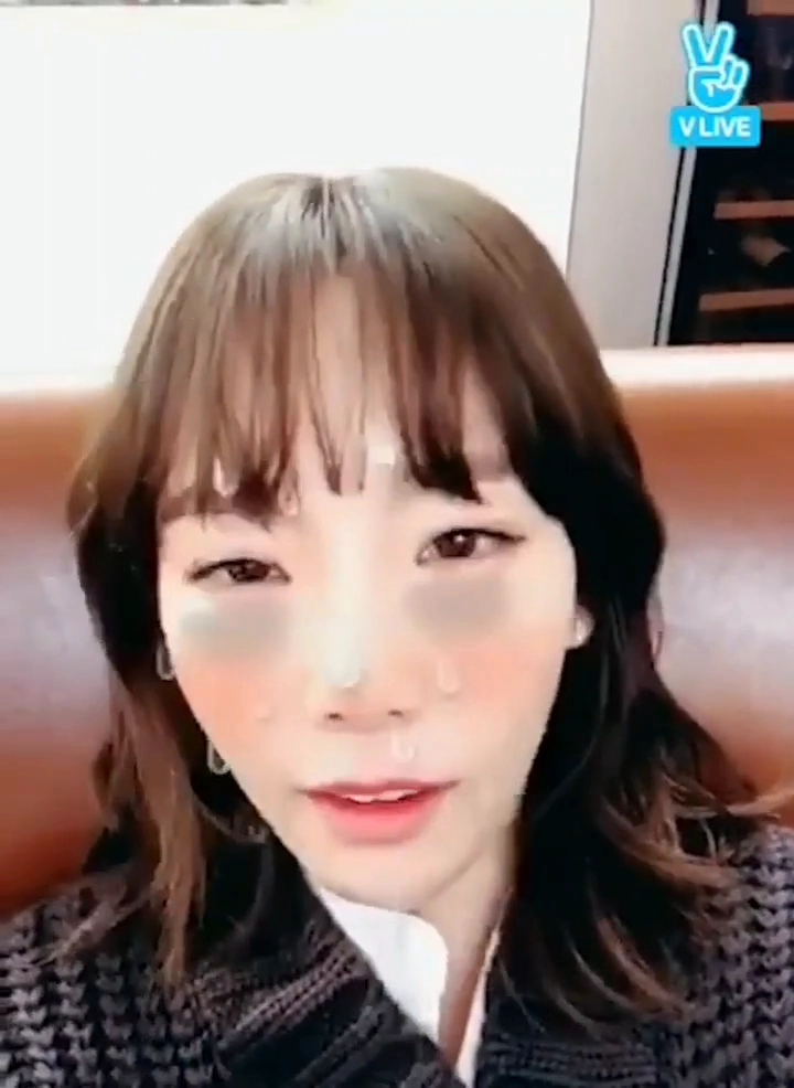 태연 얼굴에 하얀 액체 푸슛푸슛 대참사 ㅗㅜㅑ