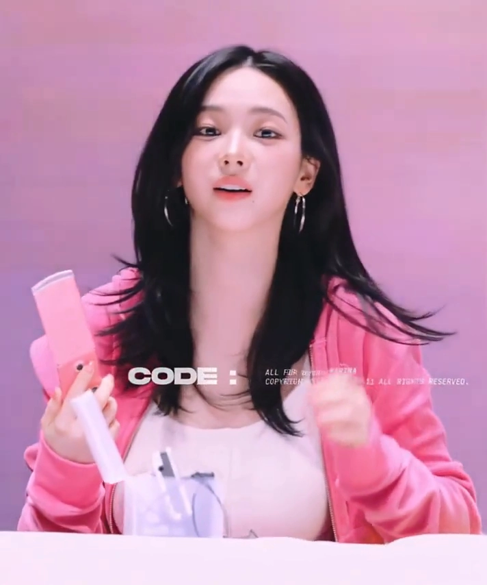 카리나 핑크벨벳 츄리닝 속 묵직한 가슴