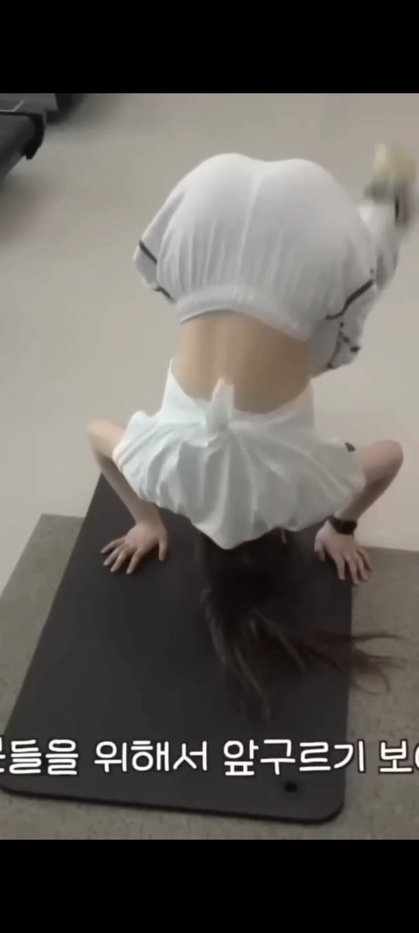 엔믹스 배이 물구나무중 츄리닝 골반 엉덩이 굴곡