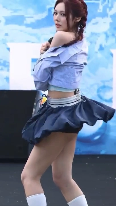 오드유스 예음 이번 무대 의상