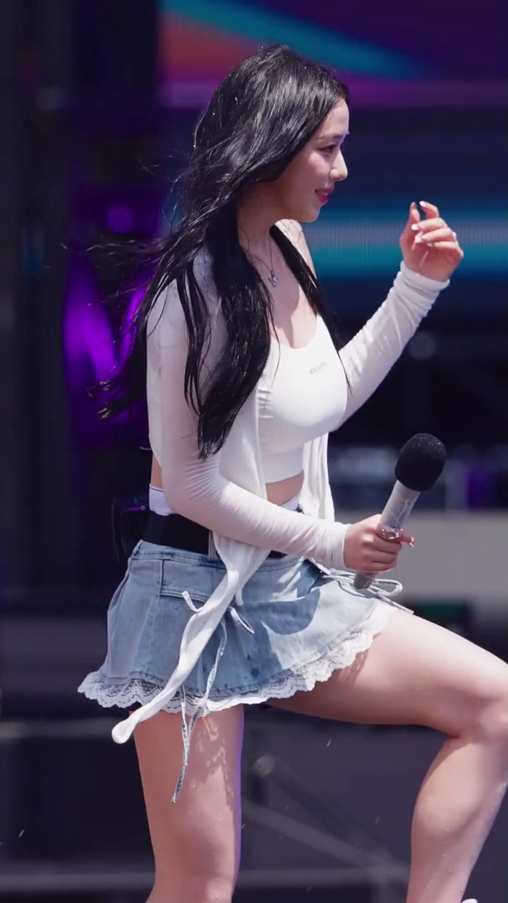 김채연 점프하는 거 보소