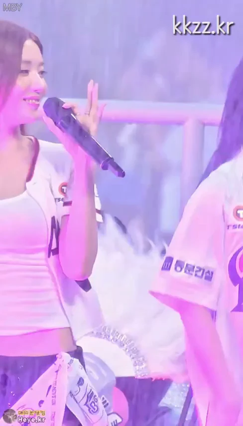 권은비 워터밤 분위기
