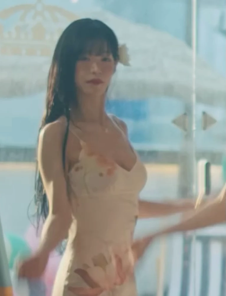 이채영 팔짱 포즈