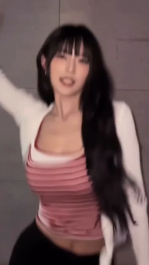 옐 줄무늬 의상 미쳤네