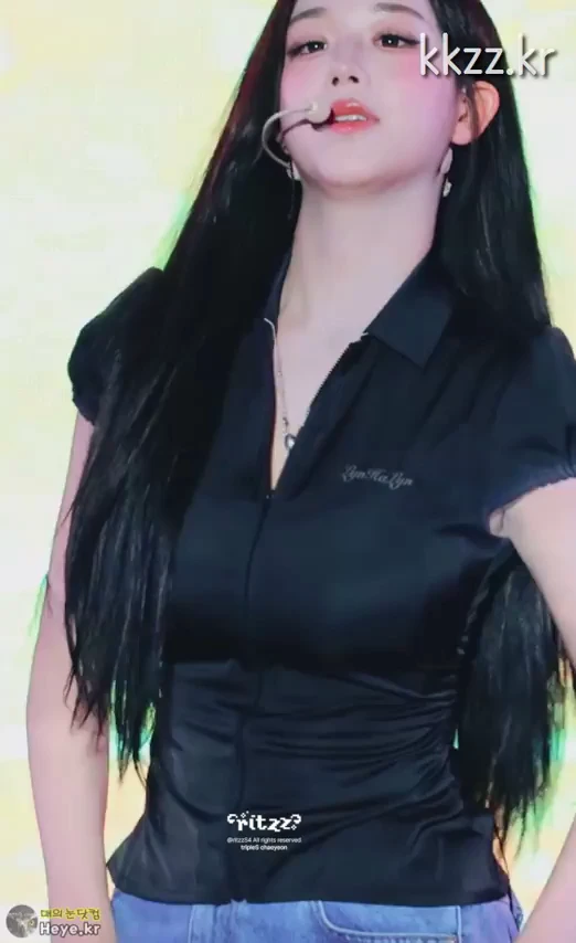 김채연 지퍼 디테일