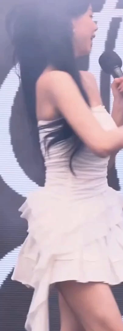 김채연 비주얼 미쳤네