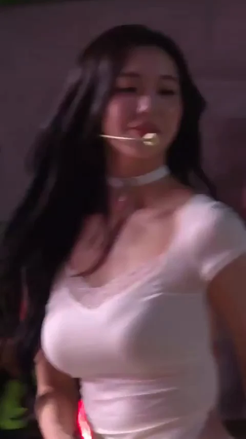 김채연 실물 포스